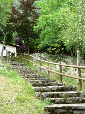 Subida a la Cueva de Santimamiñe